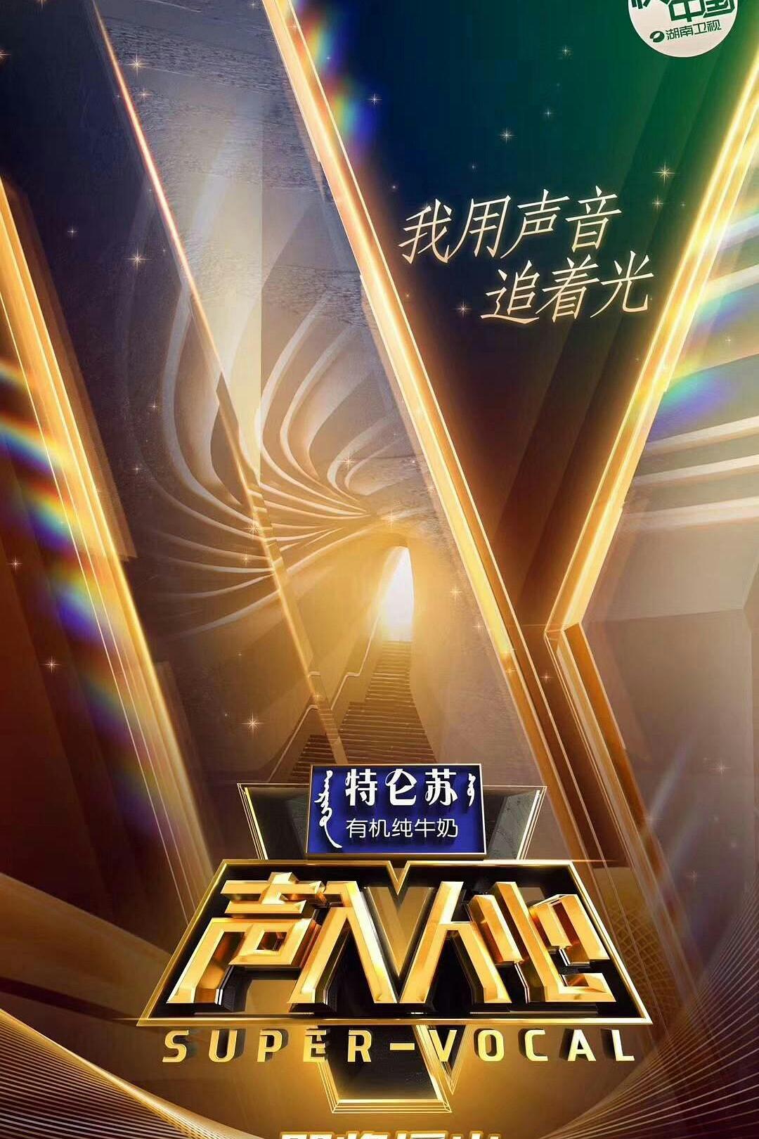 科技创新大赛海报 - 机器人手臂与电路板特写